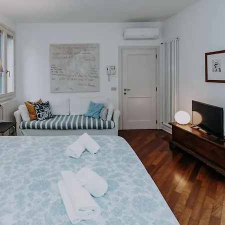 Апартаменты Elegant With Private Terrace In - Frari Church