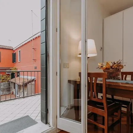 Апартаменты Elegant With Private Terrace In - Frari Church *