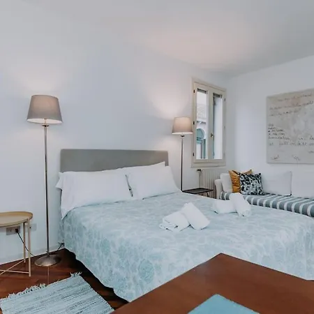 Апартаменты Elegant With Private Terrace In - Frari Church Венеция