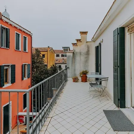 Апартаменты Elegant With Private Terrace In - Frari Church *